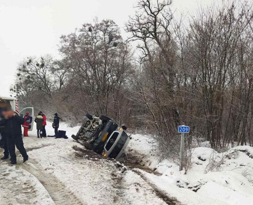 На Полтавщині перекинувся мікроавтобус з пасажирами, є травмовані