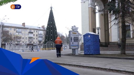 Біотуалет, який встановили біля головної ялинки міста, брудний та переповнений