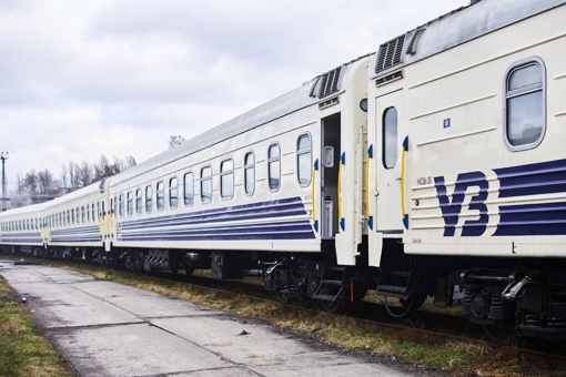 Через ворожу активність, у дорозі затримується низка поїздів