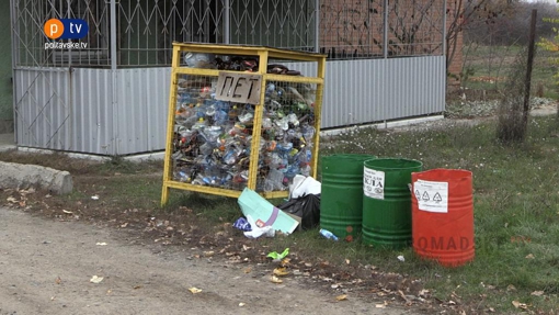 Під Полтавою місцевий старшокласник виготовляє баки для сортування вторсировини