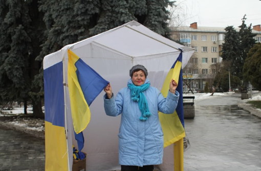 У центрі Полтави безоплатно роздають державні прапорці