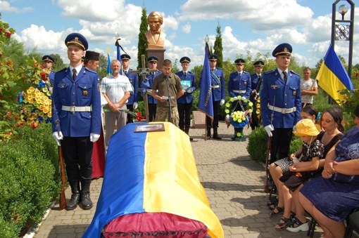 У Полтавській області провели в останню путь кулеметника Миколу Харченка