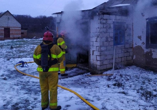 На Полтавщині горів будинок, рятувальники знайшли тіло господаря