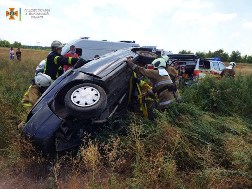 У Розсошенцях автомобіль з’їхав у кювет: поранень зазнали троє осіб