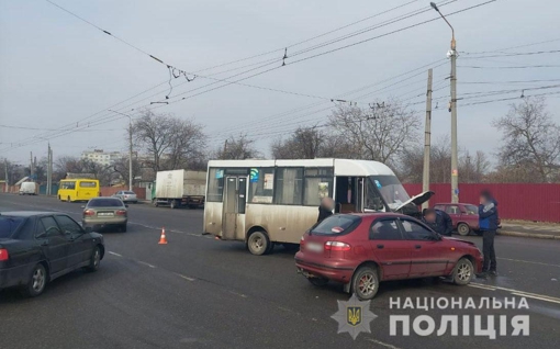 У Полтаві сталася аварія за участі маршрутки: одну пасажирку госпіталізували