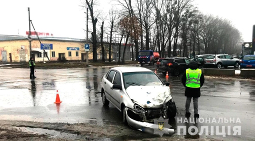 У Полтаві в ДТП зазнали поранень водій легковика та його неповнолітня пасажирка