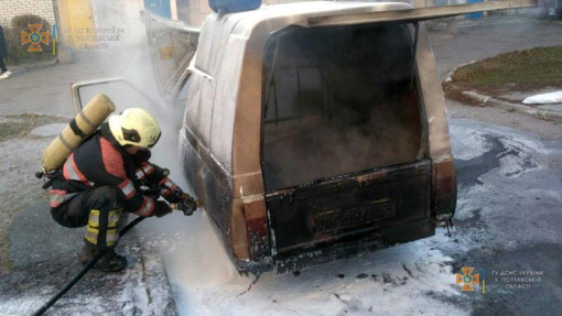 На Полтавщині водій, намагаючись загасити вогонь в автівці, отримав термічні опіки