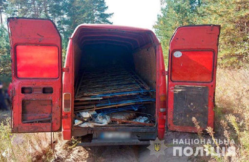 На Полтавщині засудили двох чоловіків, які на цвинтарі крали огорожі