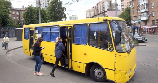 Криза громадського транспорту: через брак пального автобуси та маршрутки не виконують рейси