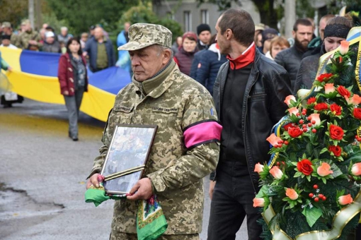 У Полтавській області провели в останню путь 30-річного солдата Романа Власюка