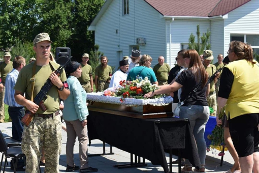 У Полтавській області попрощалися із воїном Віталієм Лисенком. ФОТО