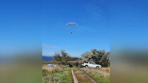 Парашутисти з Дніпра спустилися на гору Пивиху, чим налякали місцевих жителів