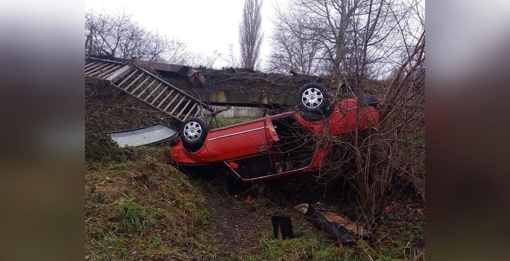 У Полтавській області сталися дві ДТП: водії в’їхали у металевий відбійник та електроопору