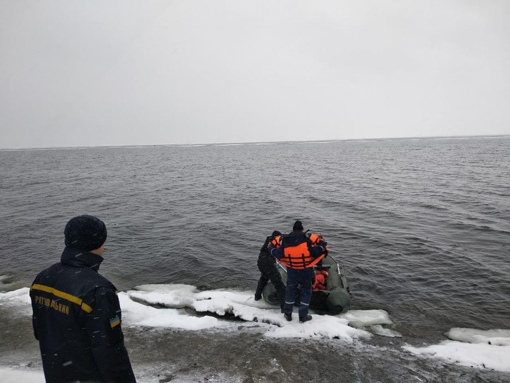 Врятували жителя Полтавщини, який дрейфував на крижині в акваторії Кременчуцького водосховища