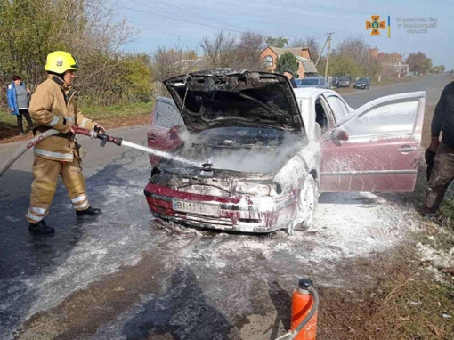 У Полтавському районі горів легковий автомобіль. ФОТО