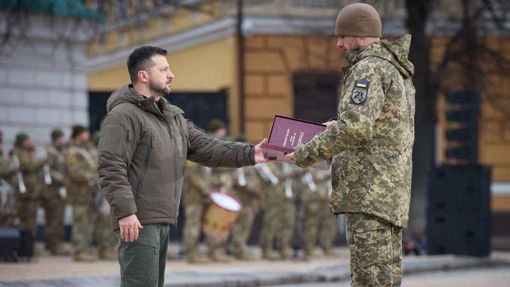 Військовому Євгенію Бові з Полтавщини вручили орден "Золота Зірка" за оборону Маріуполя