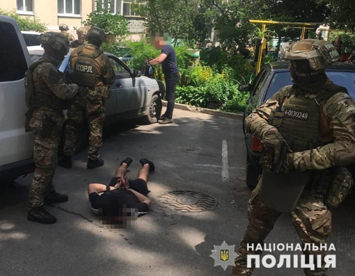 У Полтаві затримали трьох чоловіків, які вимагали гроші з місцевих жителів