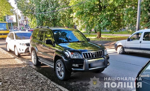 На Алмазному чоловік намагався обікрасти іномарку