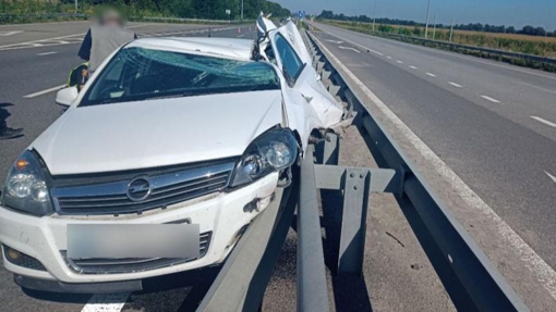 У Лубенському районі автомобіль врізався у металевий відбійник