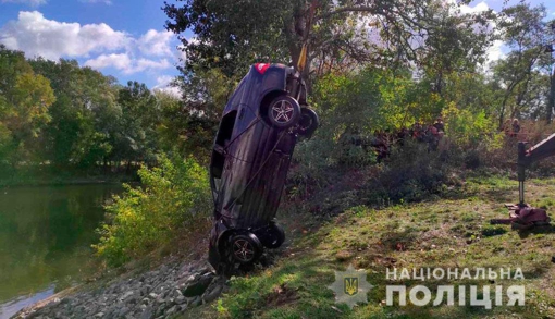 На Полтавщині з річки дістали автомобіль з тілами трьох чоловіків. ФОТО. ОНОВЛЕНО